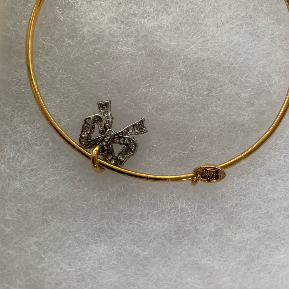 Retro Juicy Couture Pam & Gela Silver Pace Crystal Bow Charm on Gold Bracelet - Picture 7 of 9